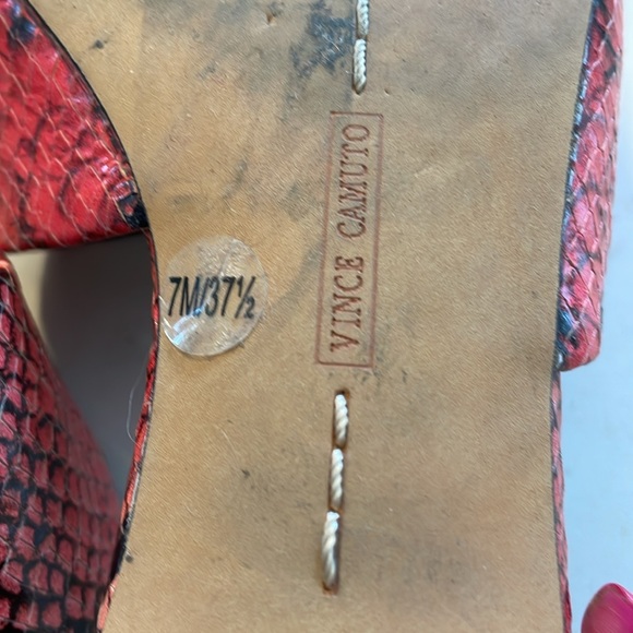 36. Vince Camuto Size 7 Animal Print Slip On 1/2 Inch Heel - Picture 4 of 6